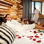 Noc Na Chopku, Rotunda Hotel 4*
