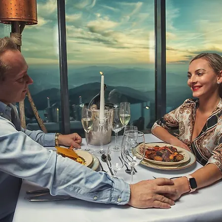 Noc Na Chopku, Rotunda 4*