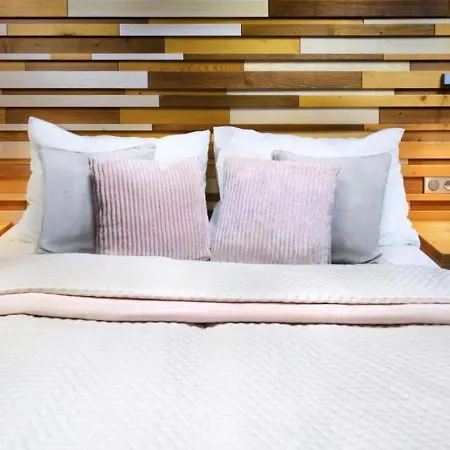 Noc Na Chopku, Rotunda 酒店 迪马诺卡多林纳