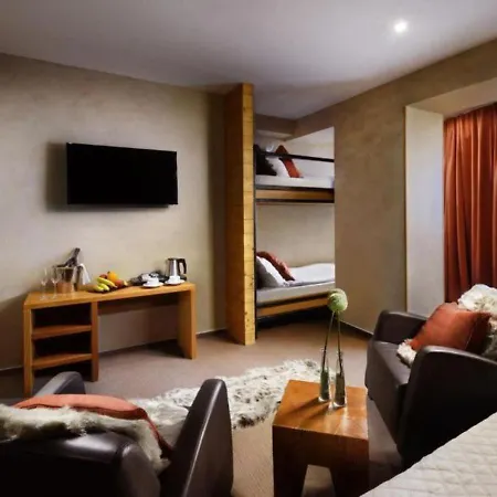 Noc Na Chopku, Rotunda Szálloda