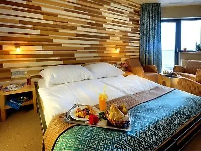 Noc Na Chopku, Rotunda 迪马诺卡多林纳