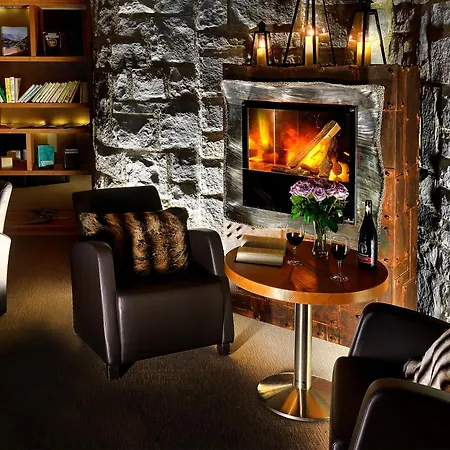 Noc Na Chopku, Rotunda 4* Deménvölgy