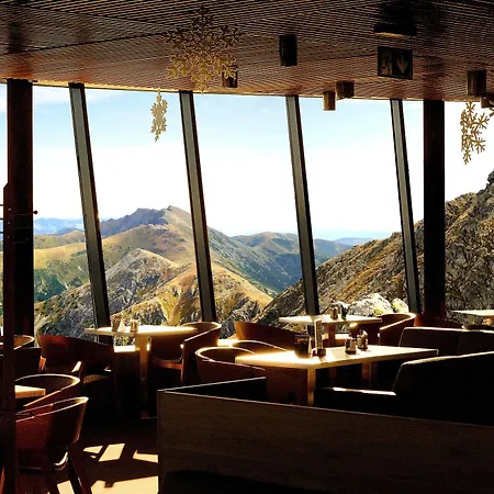 Noc Na Chopku, Rotunda 4* Deménvölgy