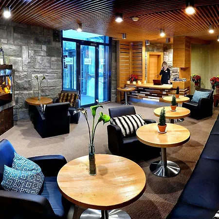 Noc Na Chopku, Rotunda Hotel