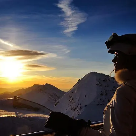Noc Na Chopku, Rotunda