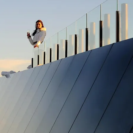 Noc Na Chopku, Rotunda 4*