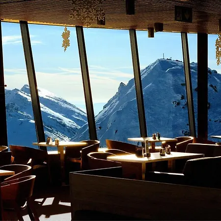 Noc Na Chopku, Rotunda