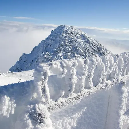 Noc Na Chopku, Rotunda 酒店 迪马诺卡多林纳