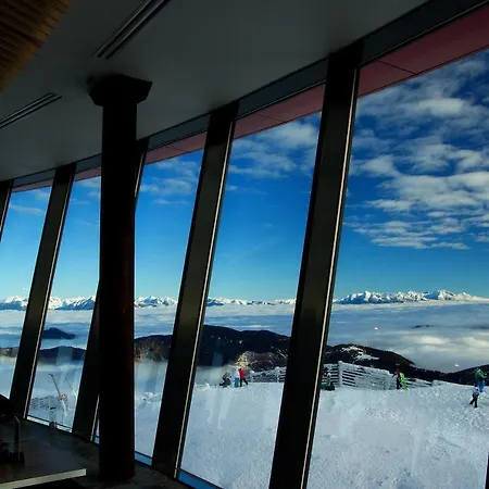 Noc Na Chopku, Rotunda Deménvölgy